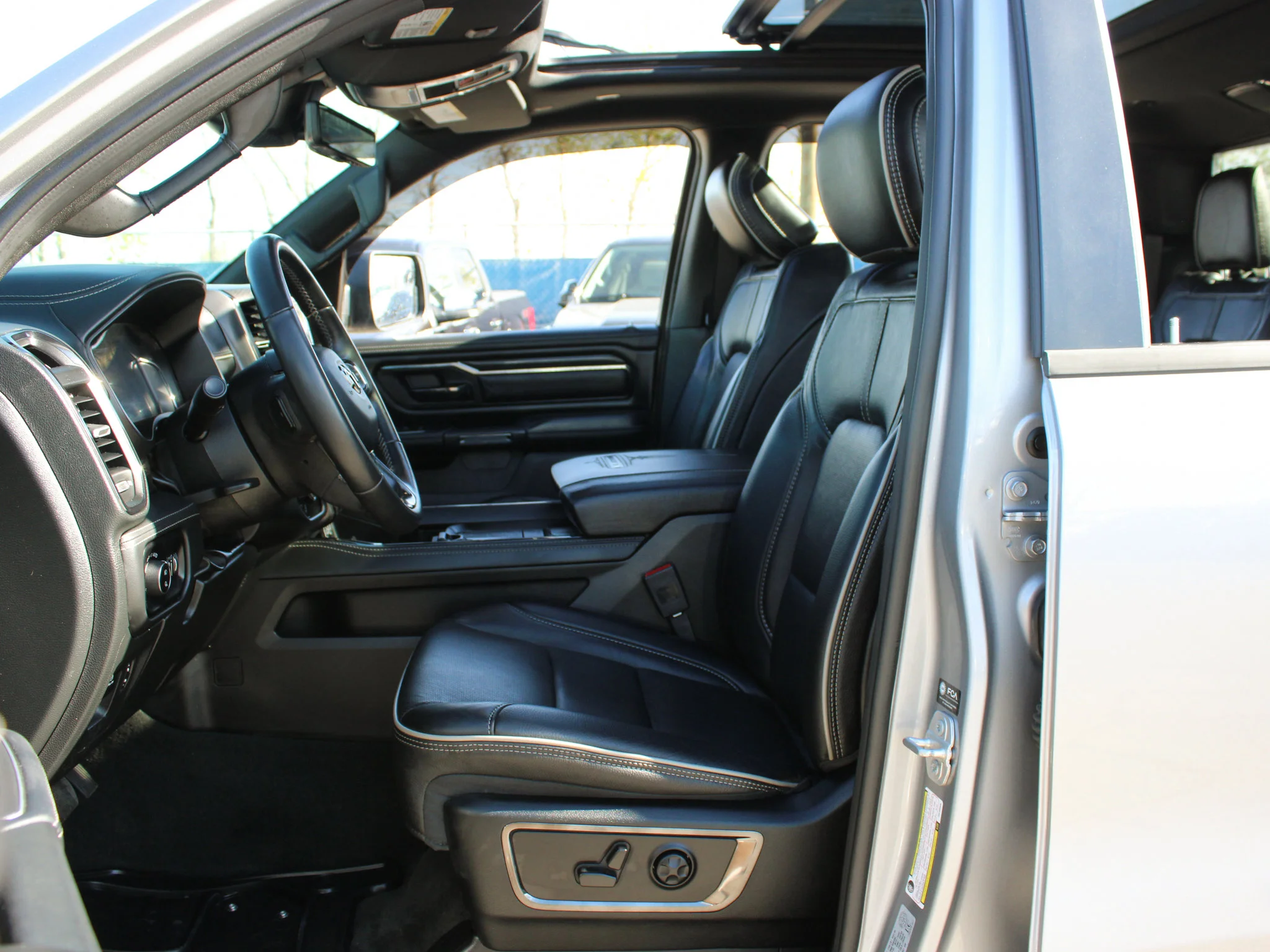 Certified Used 2024 Silver RAM Limited * No Accidents | HEMI V8 | Running Boards | Head-Up Display | 3.92 Axle Ratio | Navigation image 3