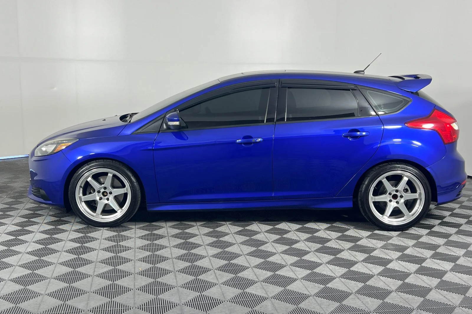 Used 2013 Blue Ford ST image 6