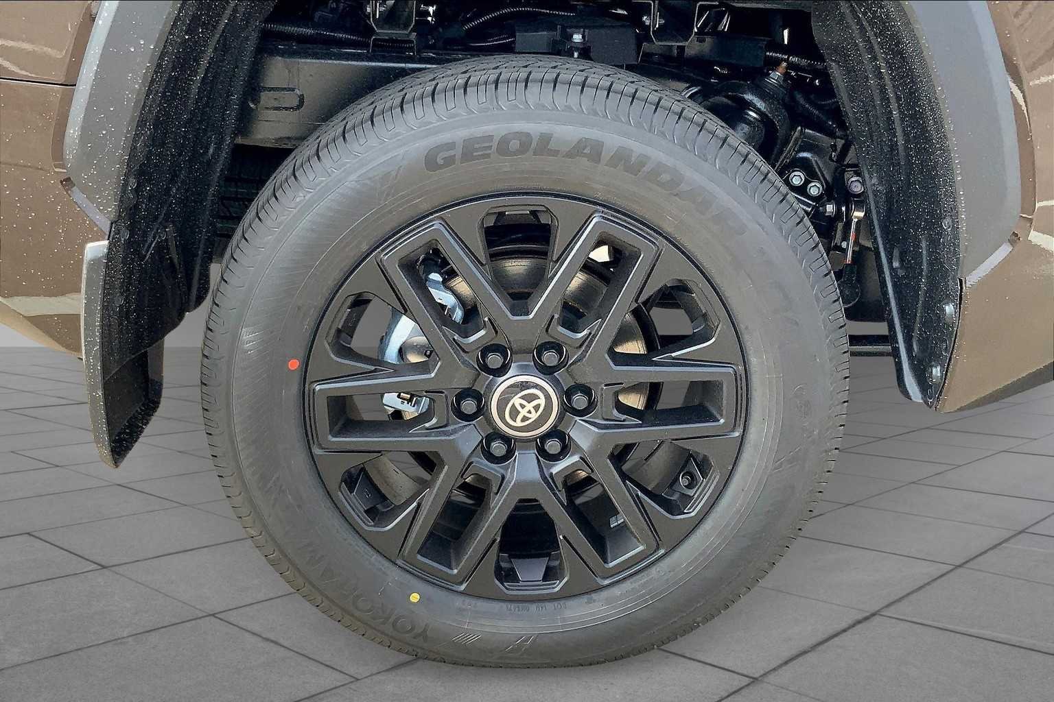 2025 Toyota Tundra Limited - Photo 11