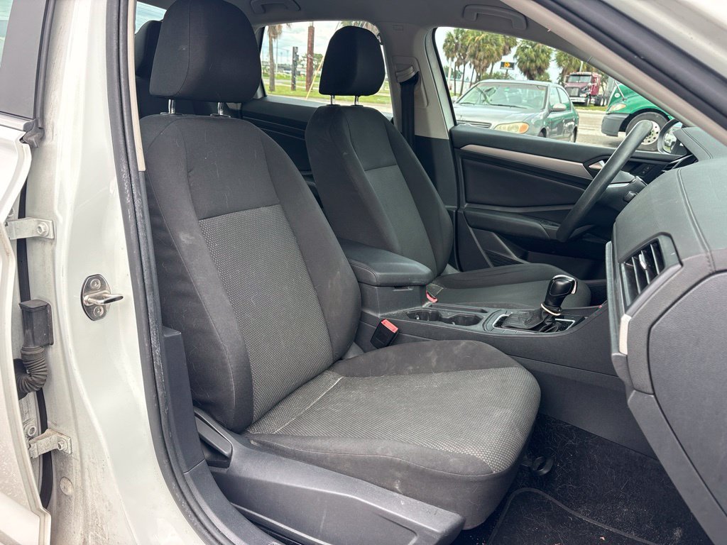 Used 2019 White Volkswagen 1.4T S image 18