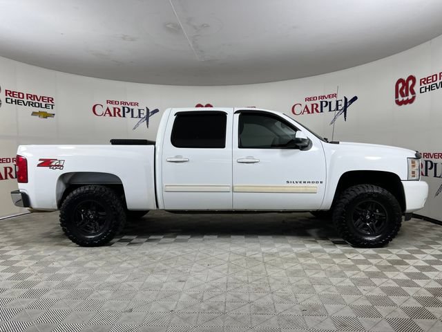 Used 2009 SUMMIT WHITE Chevrolet LT image 9