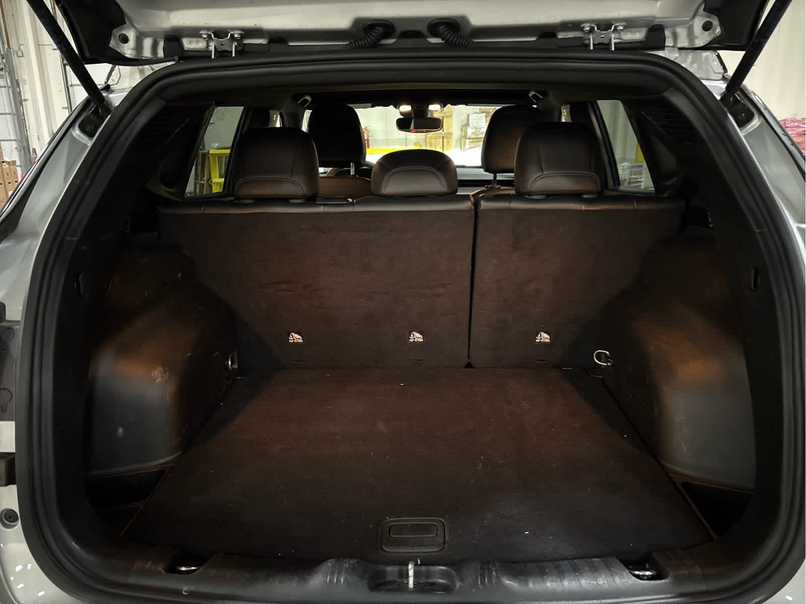 Used 2025 Silver Zynith Metallic Clearcoat Jeep Trailhawk image 7