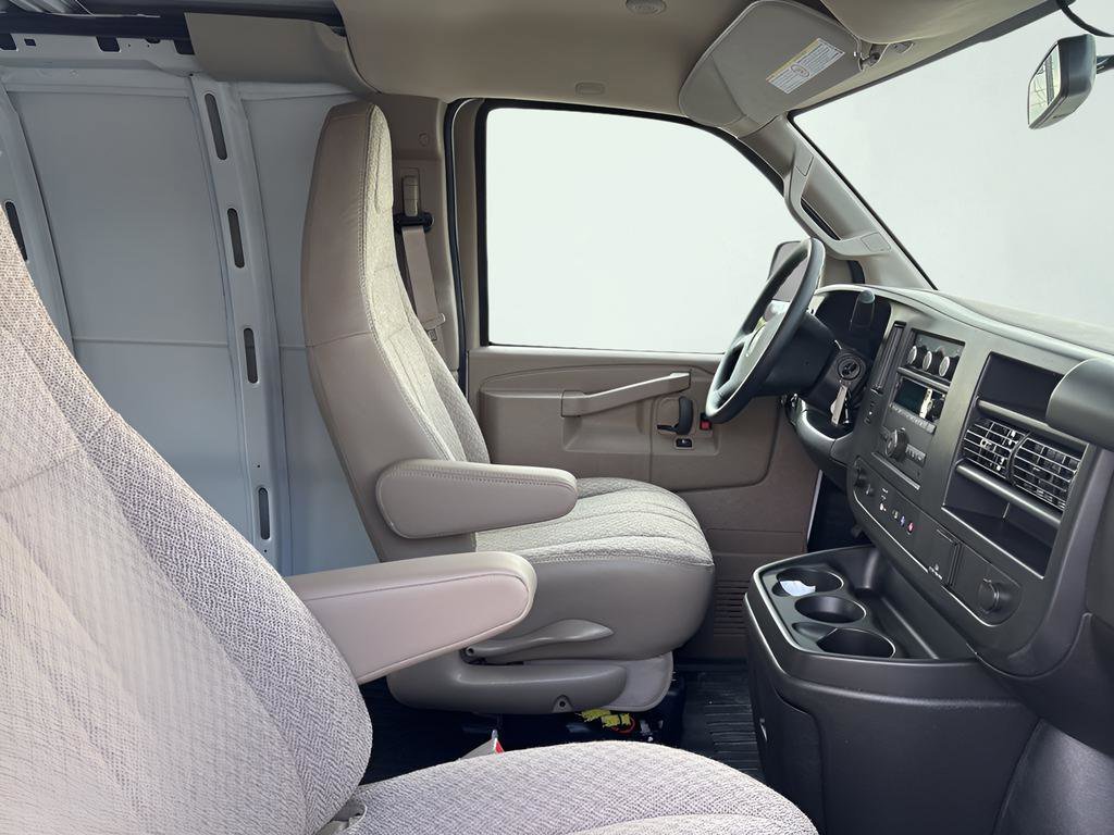 2025 Chevrolet Express Cargo Work Van - Photo 15