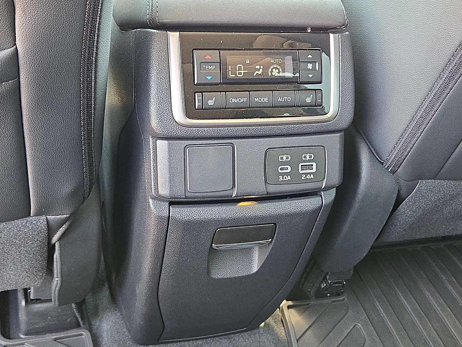 2025 Subaru Ascent Limited - Photo 12