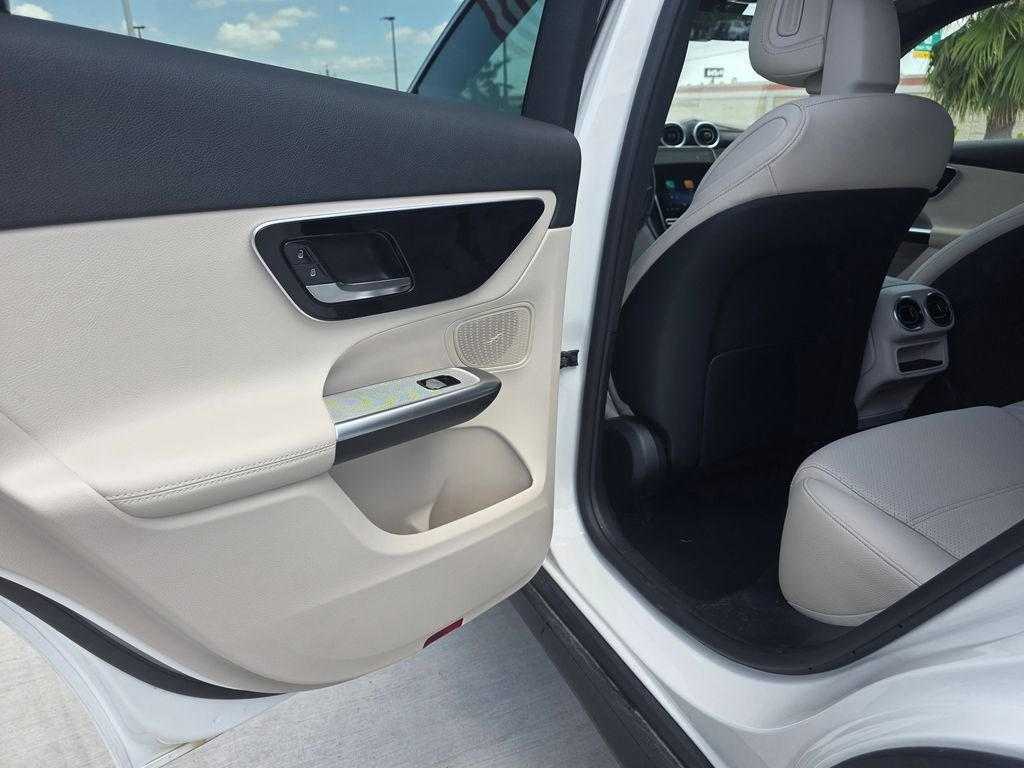 New 2026 Polar White Mercedes-Benz GLC 300 image 12
