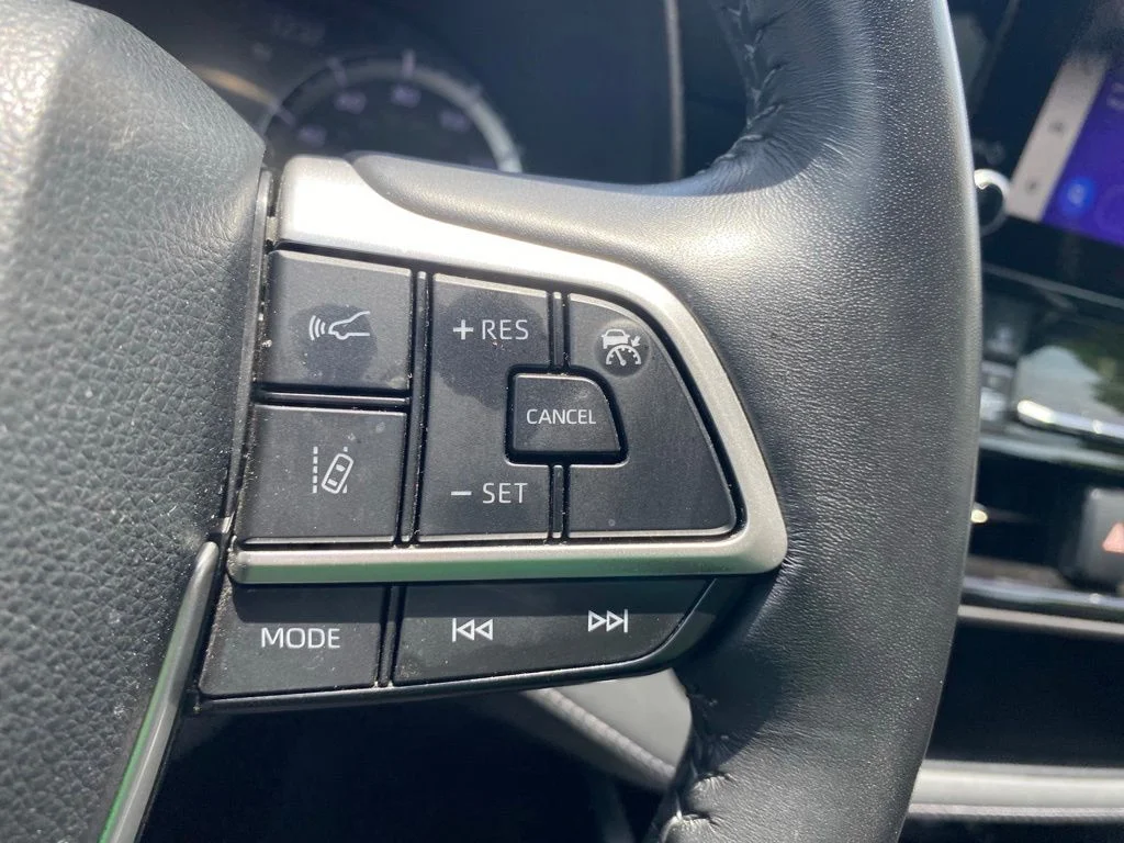 2023 Toyota Highlander LE - Photo 30