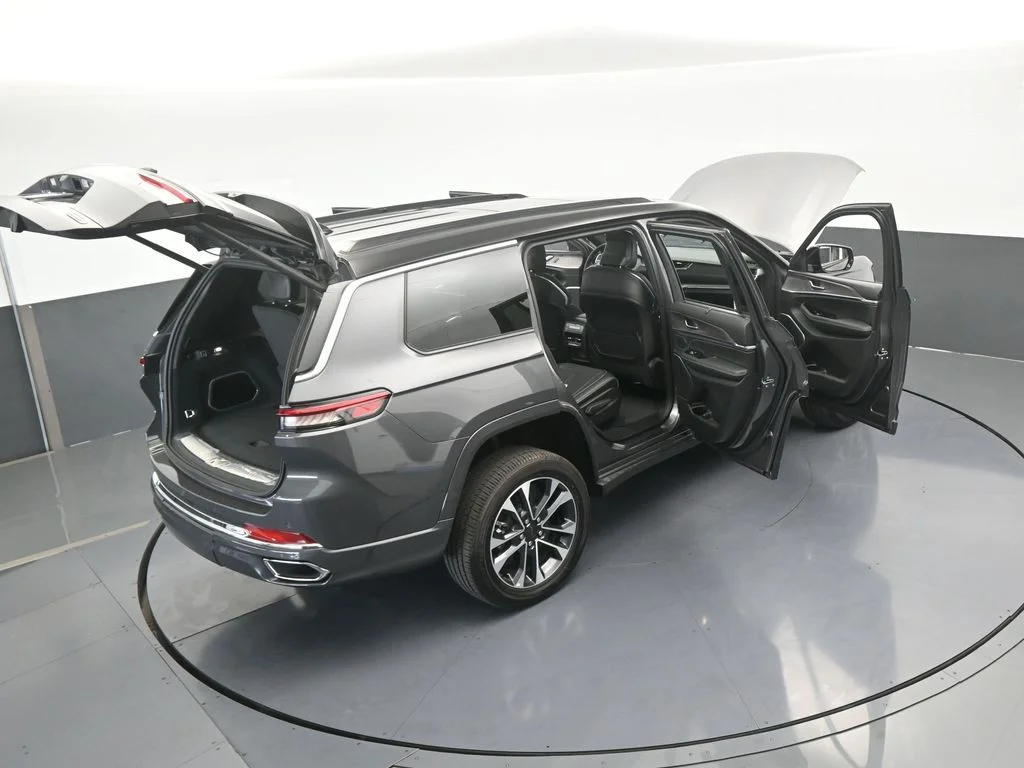 Used 2024 Baltic Gray Metallic Clearcoat Jeep Overland image 73