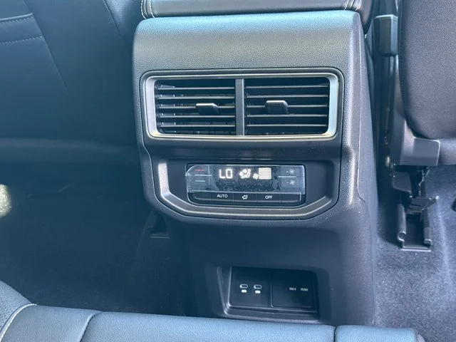 New 2026 Deep Black Pearl Volkswagen 2.0T SE w/Technology image 24