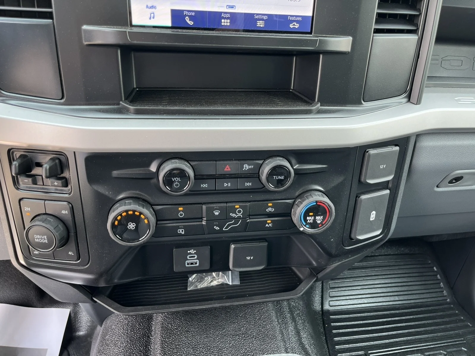 New 2026 Oxford White Ford F-350® XL image 20