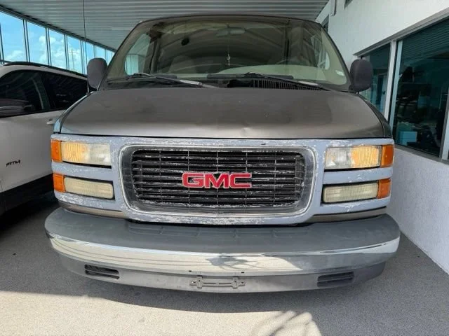 Used 2001 Dark Bronzemist Metallic GMC Base image 2