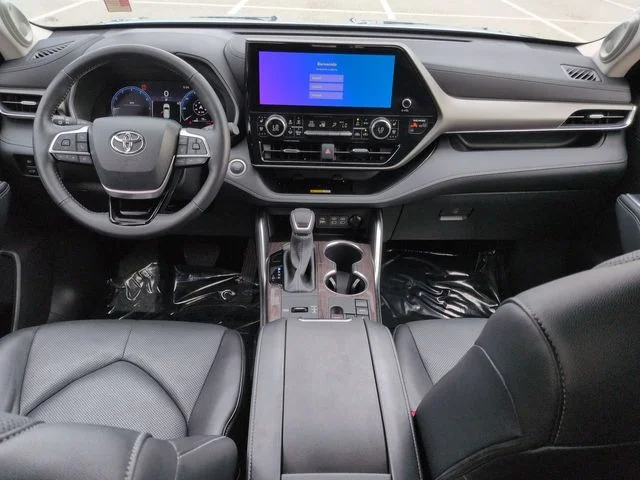 Certified Used 2024  Toyota Limited image 15