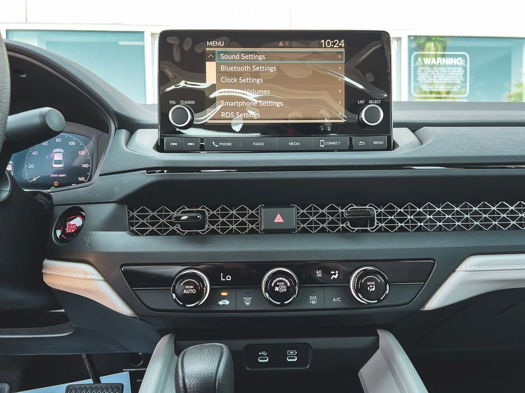 New 2026 Platinum White Pearl Honda LX image 14