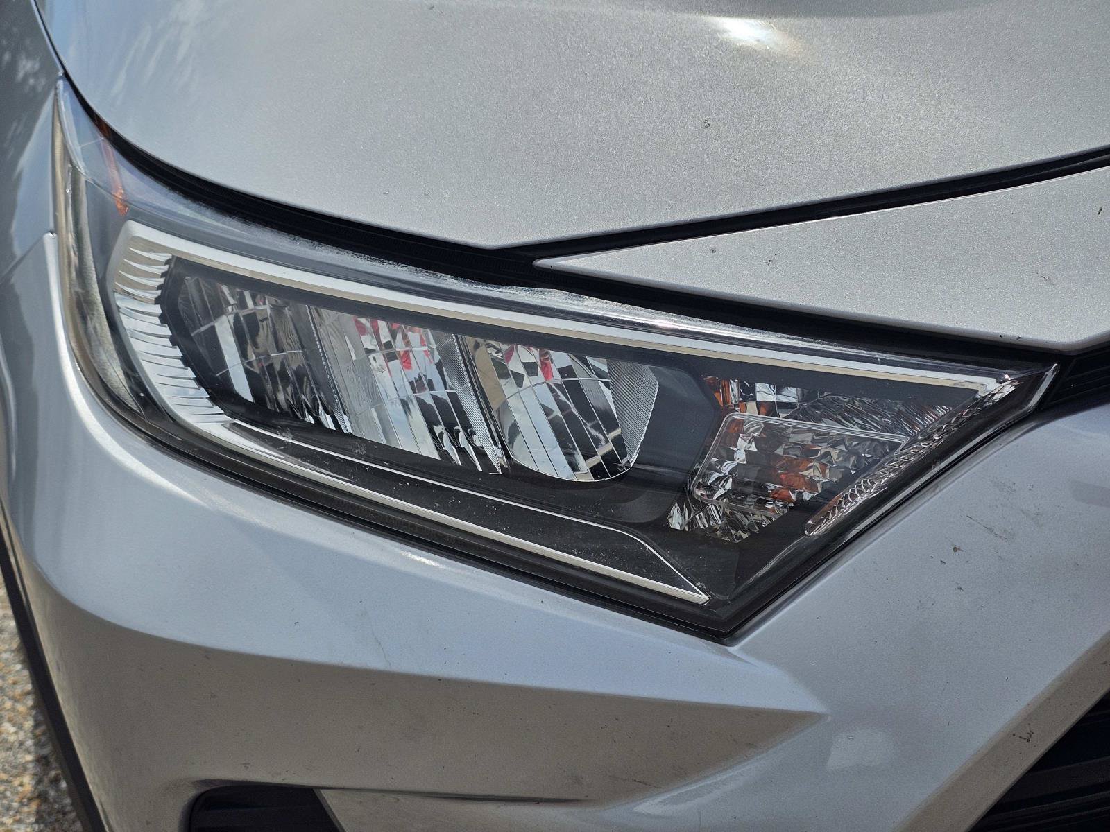 Used 2021 Silver Toyota XLE image 4