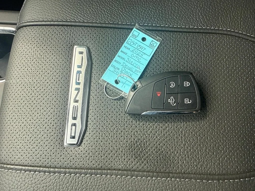 Used 2025 Onyx Black GMC Denali image 37