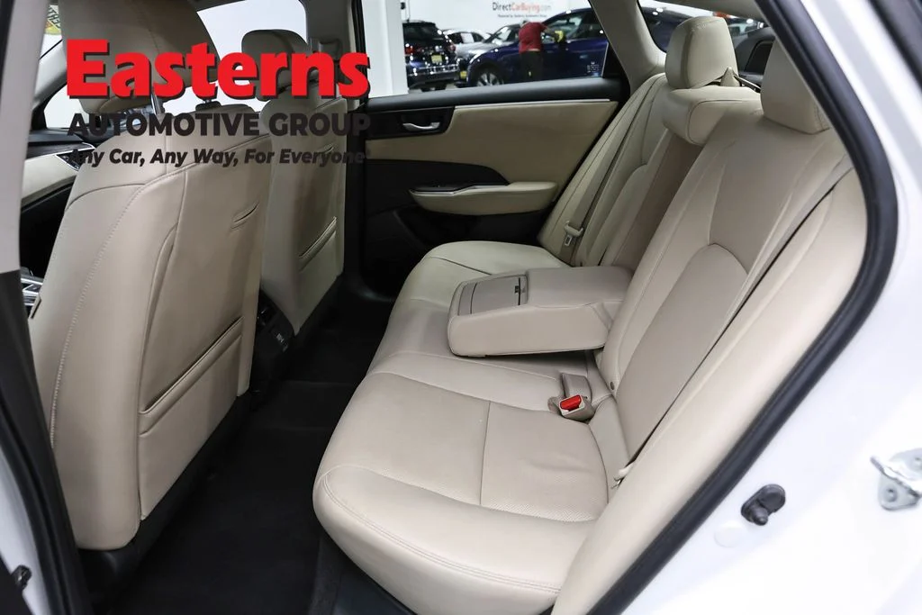 Used 2018 White Honda Touring image 21