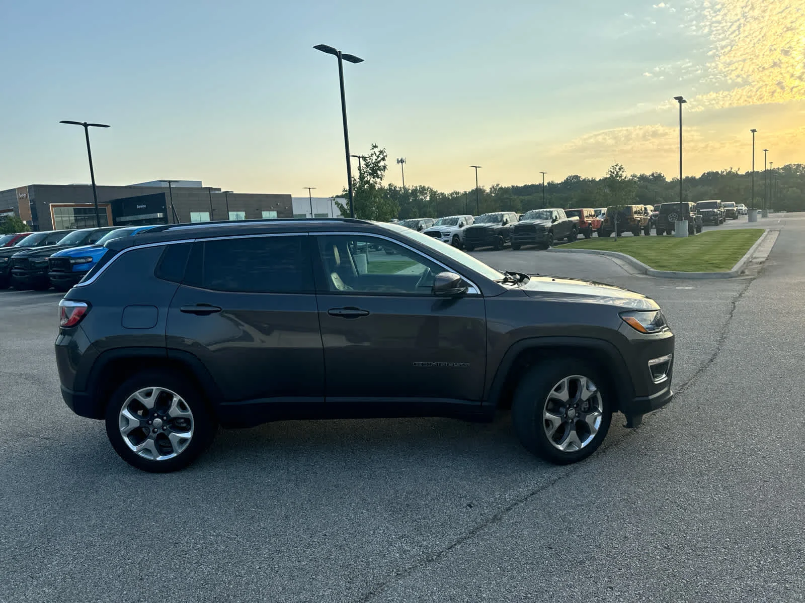 Used 2020 Granite Crystal Metallic Clearcoat Jeep Limited image 4