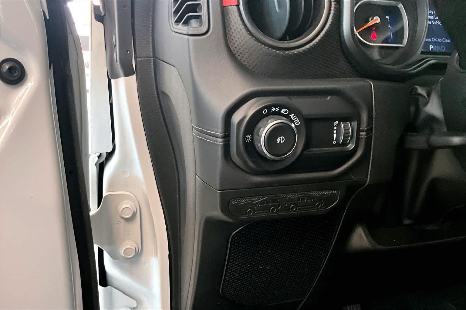 Used 2025 Bright White Clearcoat Jeep Rubicon image 30