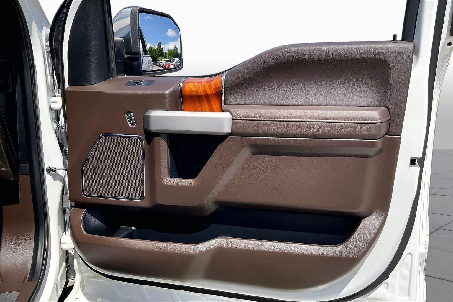 Used 2020 Star White Metallic Tri-Coat/Stone Gray Ford King Ranch image 21
