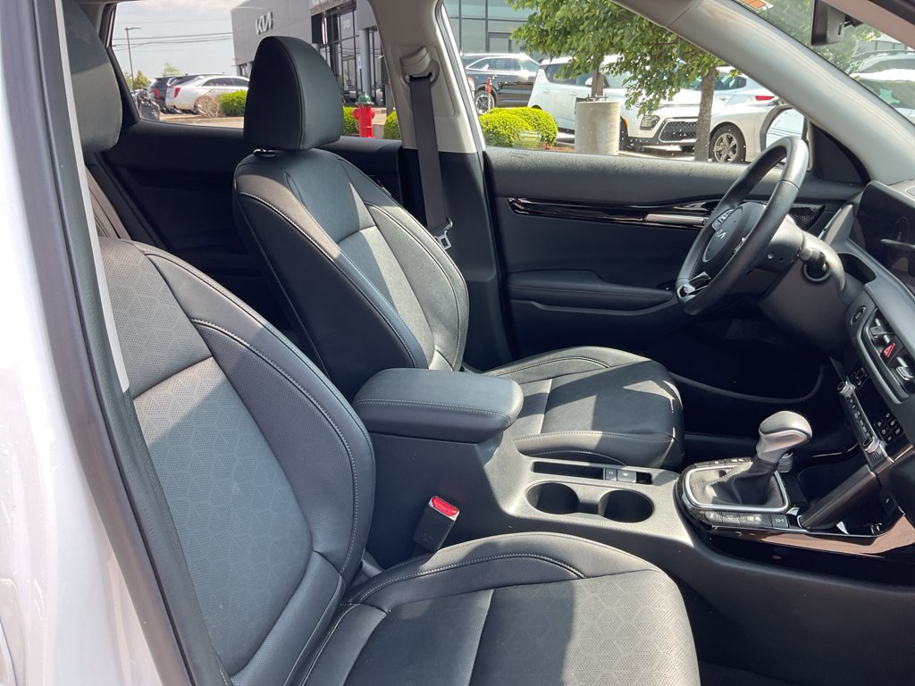Certified Used 2025 Snow White Pearl Kia SX image 12