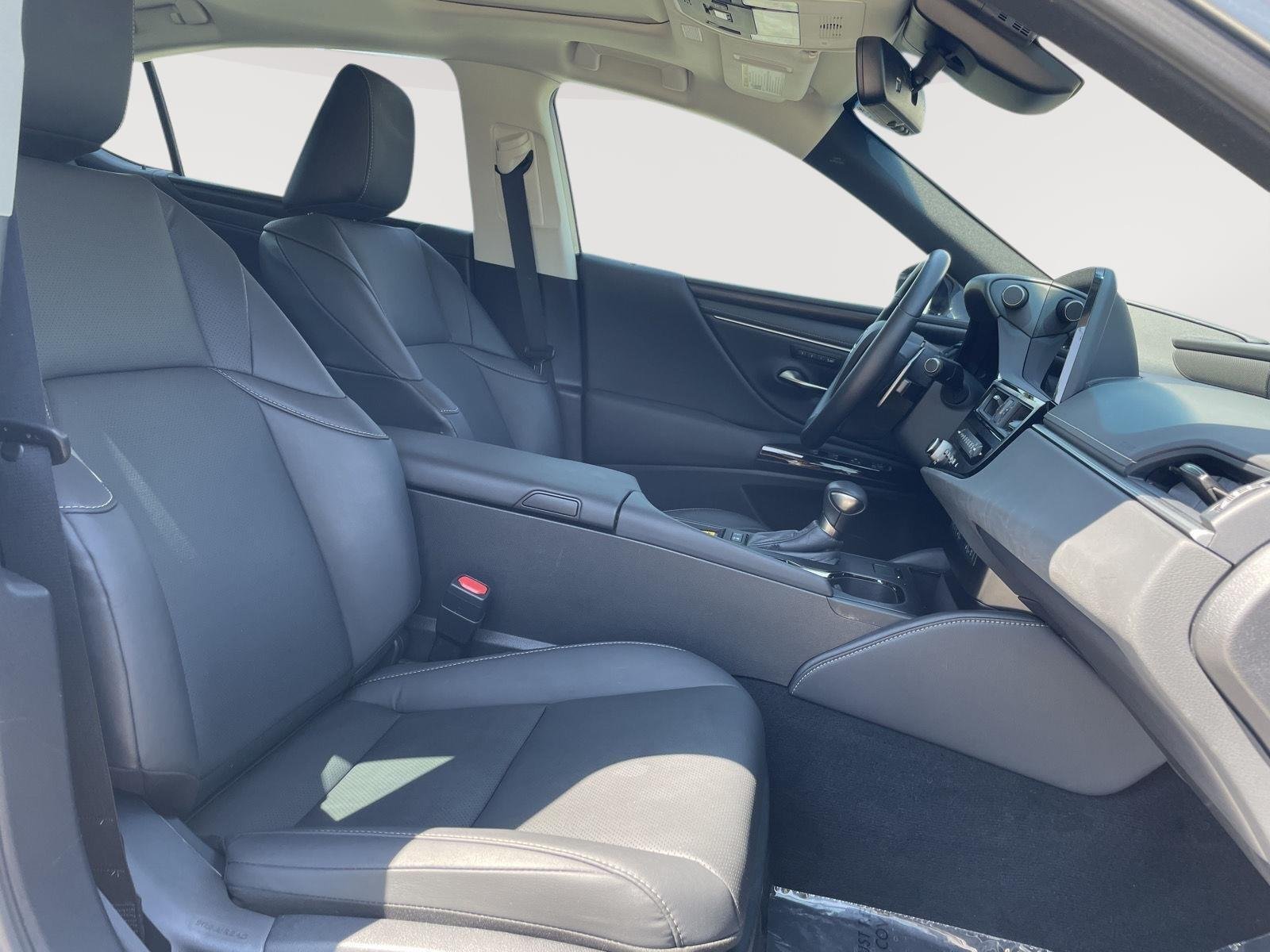 Used 2025 Iridium Lexus Base image 4