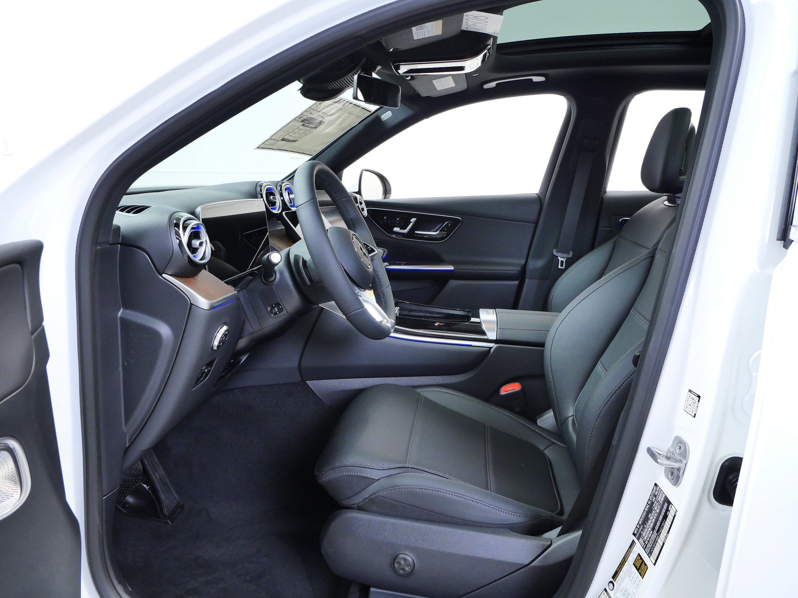 New 2026 Polar White Mercedes-Benz GLC 300 image 7