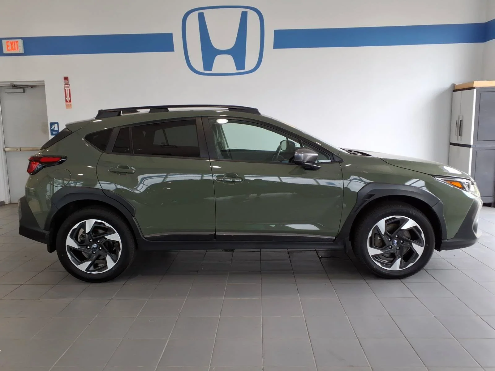 Used 2024 Alpine Green Subaru Limited image 4
