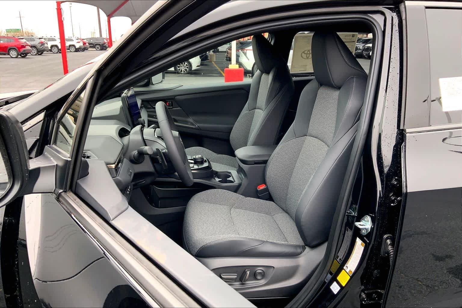 2026 Toyota bZ XLE - Photo 9