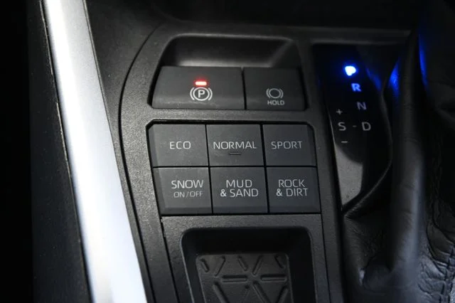 Used 2021 Silver Toyota XLE image 23
