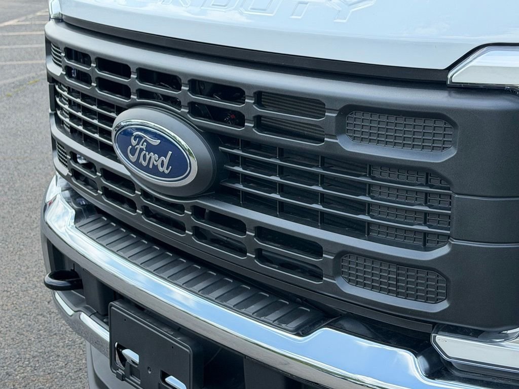 New 2026 Oxford White Ford F-250® XL image 19
