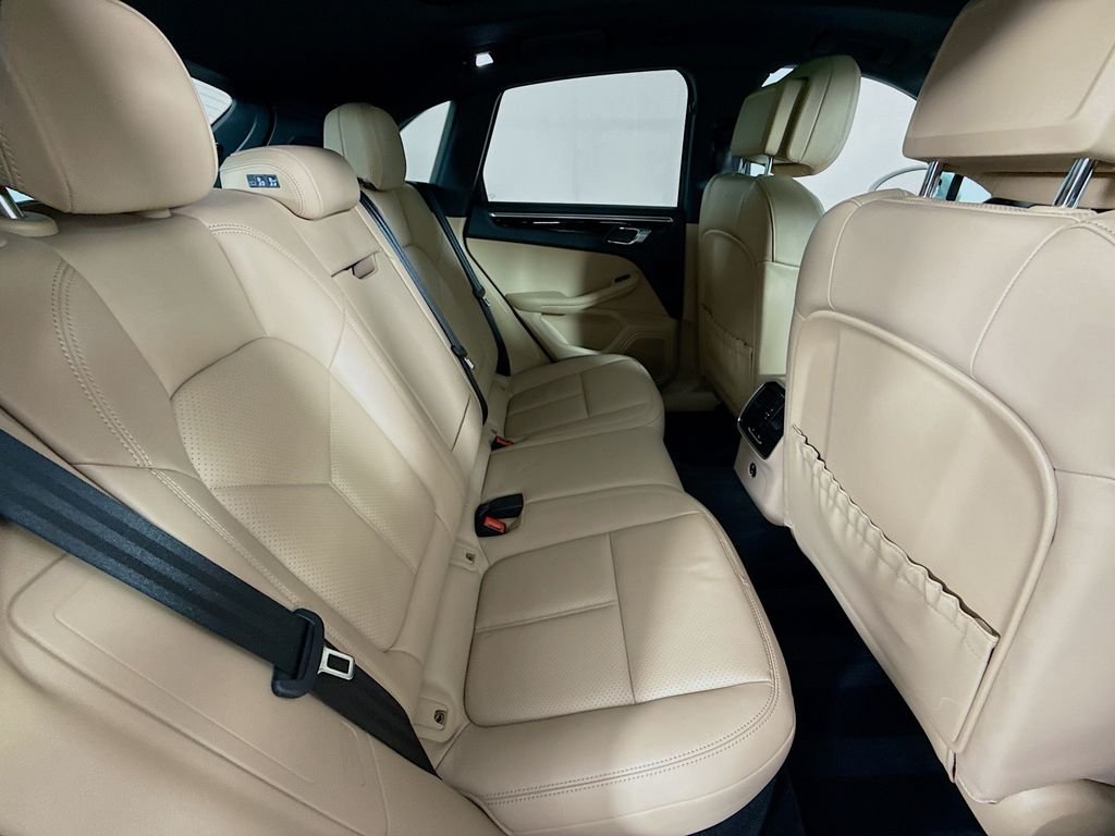 Used 2023 White Porsche  image 28