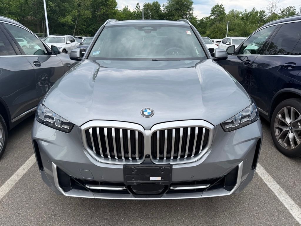 Certified Used 2025 Not Available BMW xDrive40i image 2