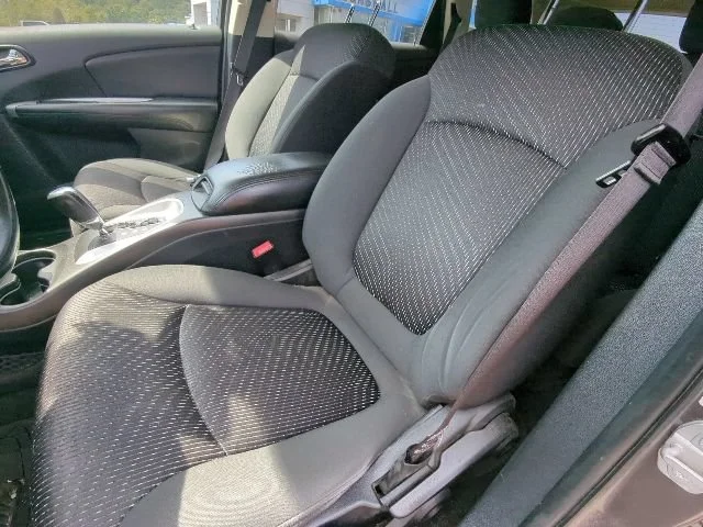 Used 2018  Dodge SE image 18