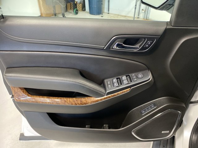 Used 2020 Iridescent Pearl Tricoat Chevrolet Premier image 23