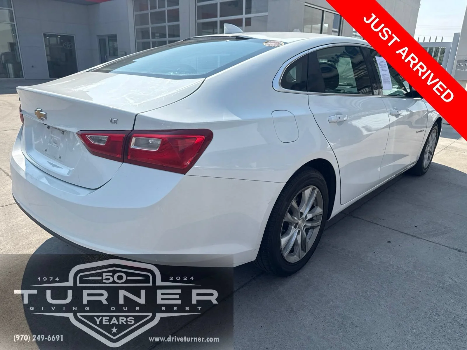 Used 2017 SUMMIT WHITE Chevrolet LT image 4
