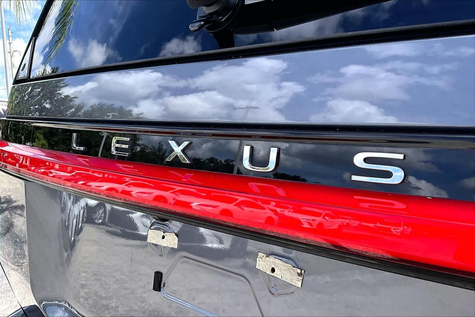 Used 2025 Nebula Gray Pearl Lexus Premium image 30