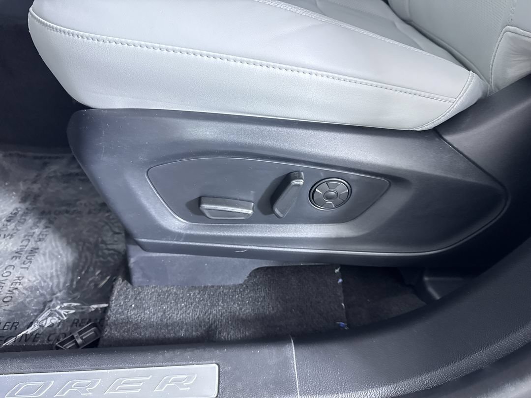 New 2027 Avalanche Gray Ford Platinum image 13