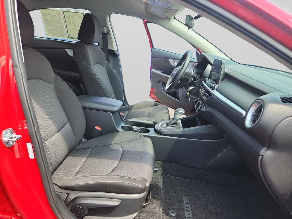 Used 2024 Red Kia LXS image 17
