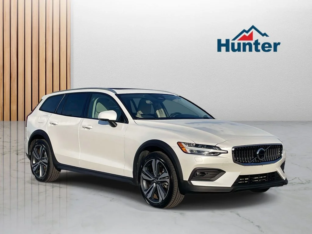 2025 Volvo V60 Cross Country B5 Plus AWD's photo