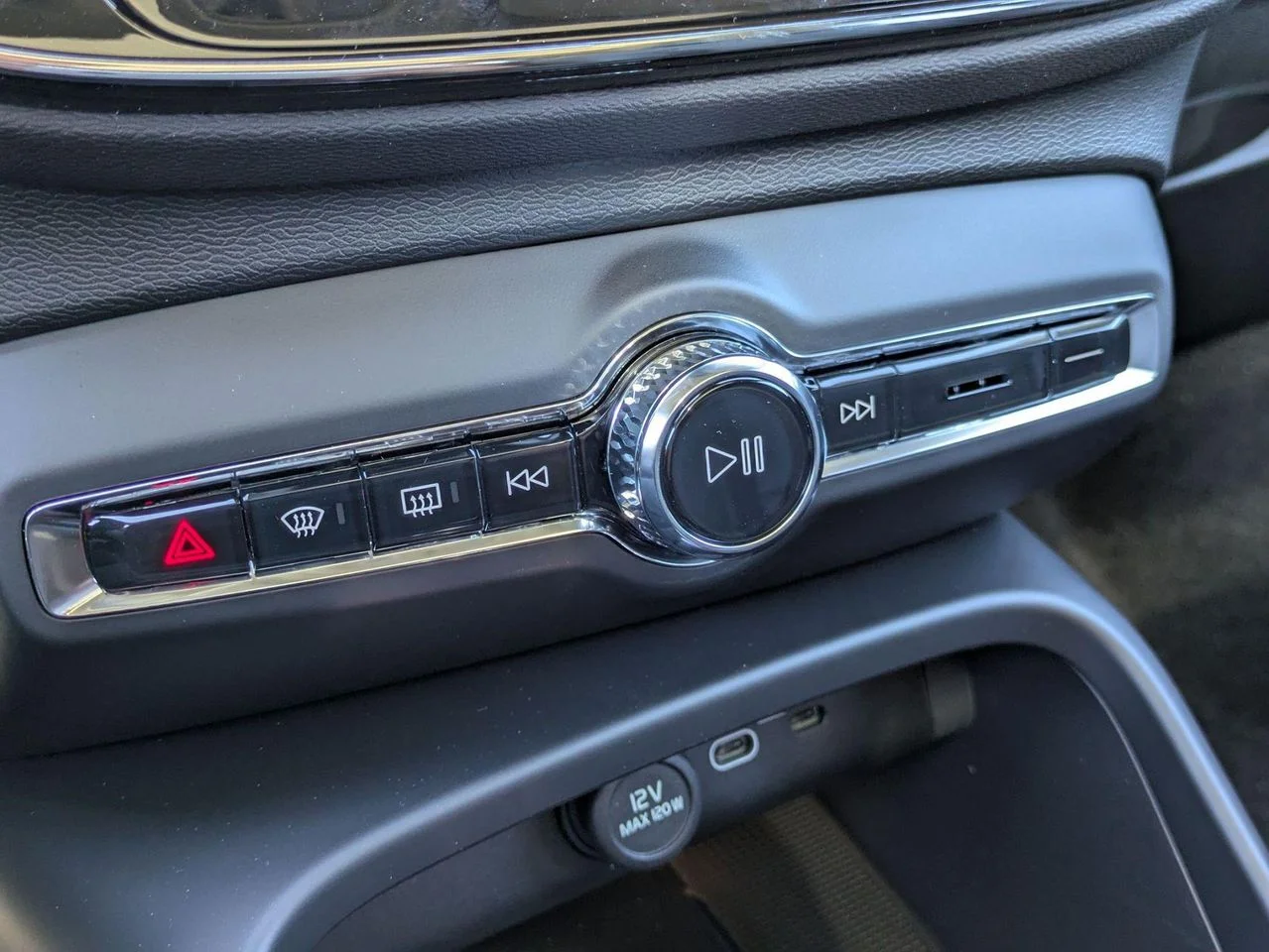 2026 Volvo XC40 Ultra - Photo 10