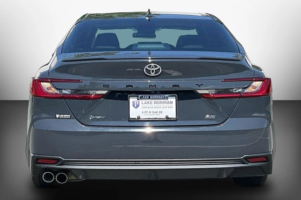 Used 2025  Toyota SE image 7