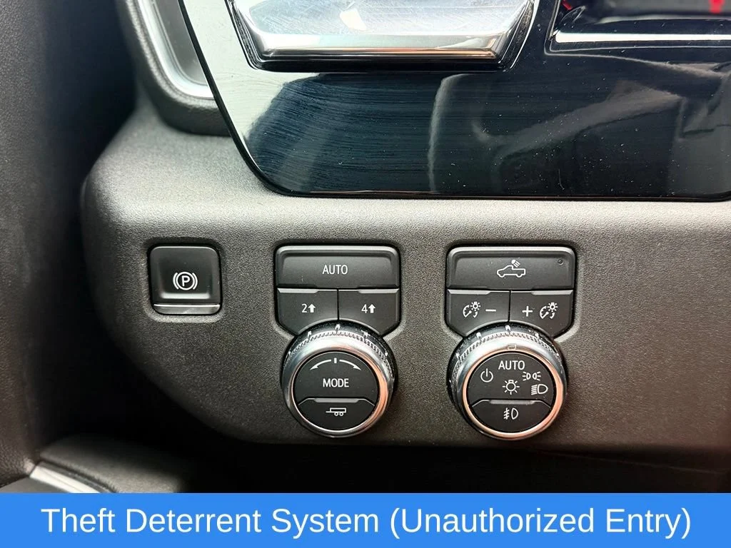 Used 2024 Onyx Black GMC Elevation image 32