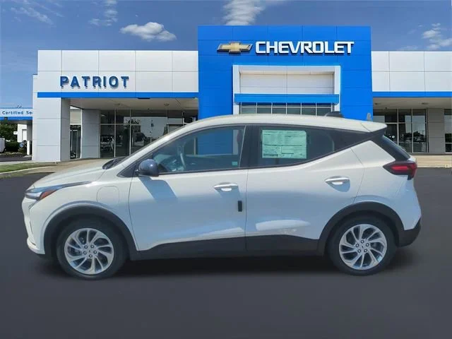 New 2027 Summit White Chevrolet LT image 7