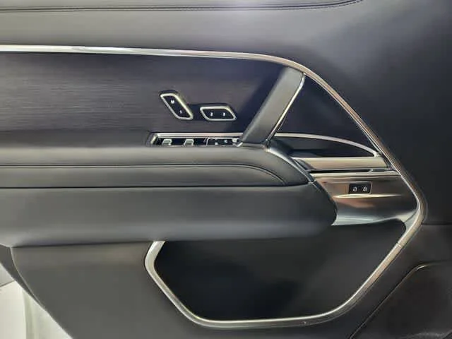 Used 2025 Fuji White Land Rover Autobiography image 22