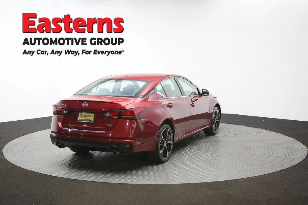 Used 2023 Red Nissan 2.5 SR image 38