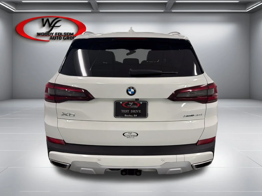 Used 2021 White BMW xDrive40i image 7