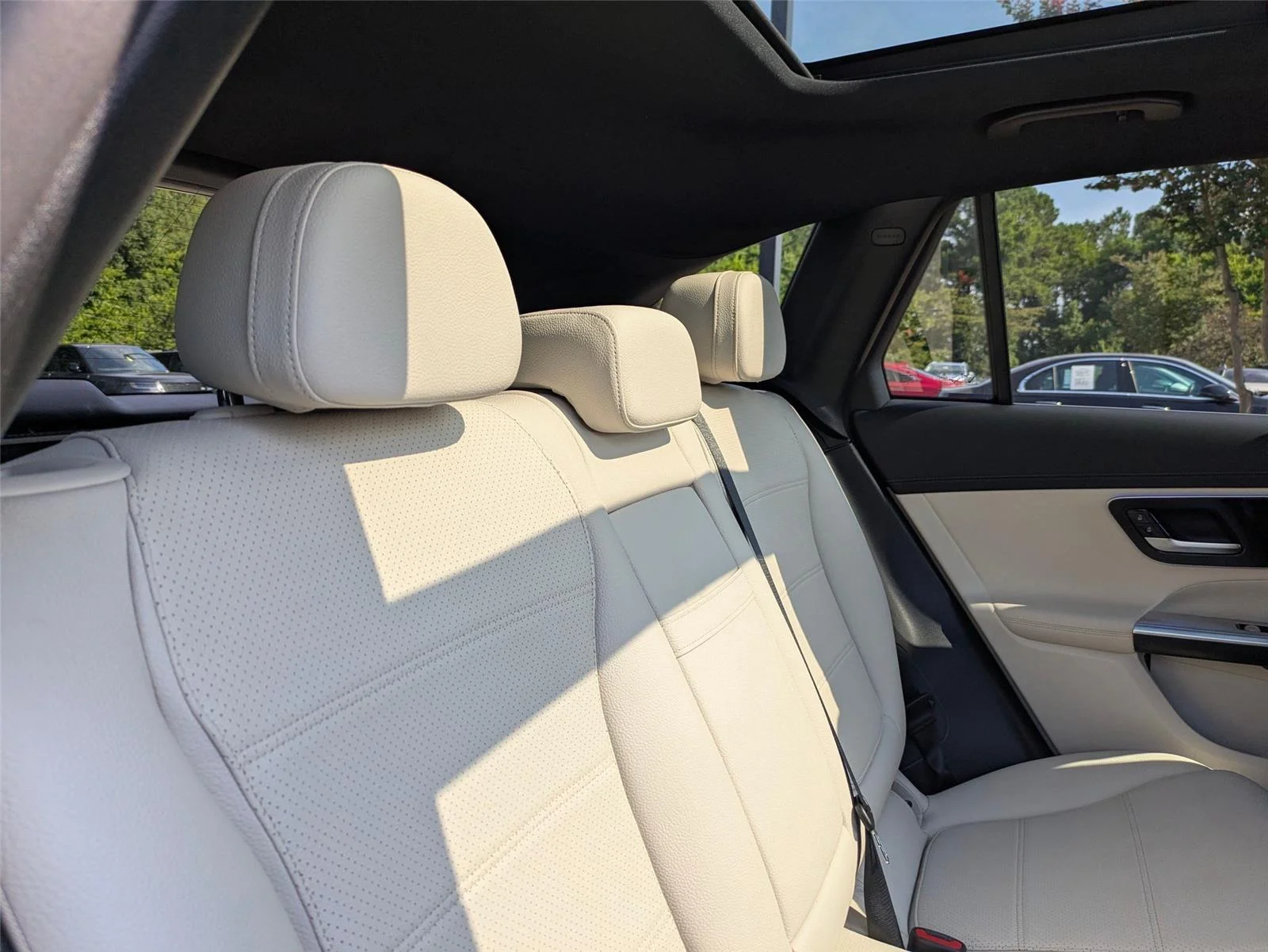 Used 2024 Black Mercedes-Benz GLC 300 image 31
