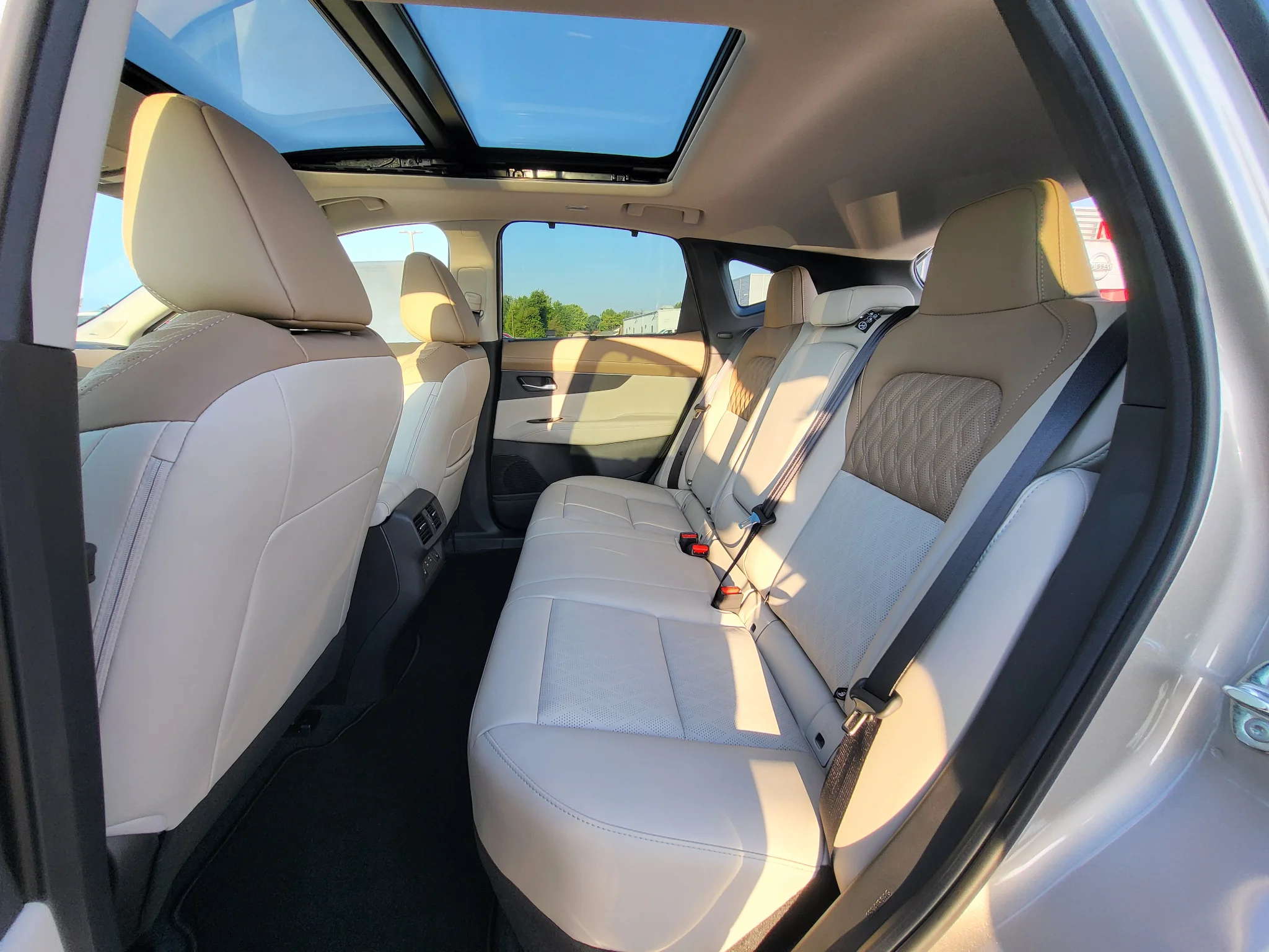 New 2027 Champagne Silver Metallic Nissan Platinum image 22