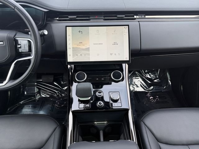 Used 2023  Land Rover SE image 15