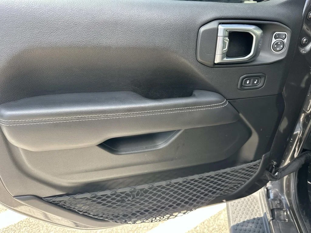 Used 2022 Gray Jeep Unlimited Sahara image 17