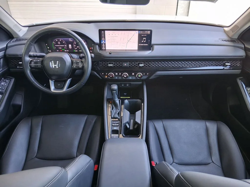 Used 2025 White Honda Touring image 9